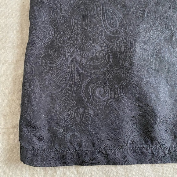 Silk camisole with monochromatic paisley print - Picture 2 of 3